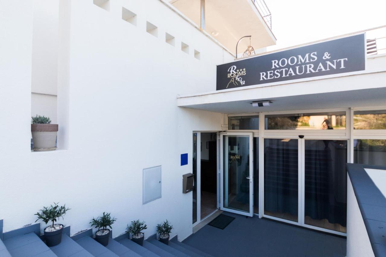Hotel Rooms Roccia Novigrad  Bagian luar foto